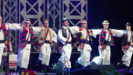 Ansamblul Folcloric Național „Transilvania” recrutează dansatori profesioniști