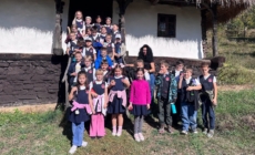 Lecție despre lumea satului de odinioară pentru elevii clasei a II-a B de la Școala „George Coșbuc” Baia Mare