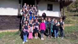 Lecție despre lumea satului de odinioară pentru elevii clasei a II-a B de la Școala „George Coșbuc” Baia Mare