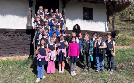 Lecție despre lumea satului de odinioară pentru elevii clasei a II-a B de la Școala „George Coșbuc” Baia Mare