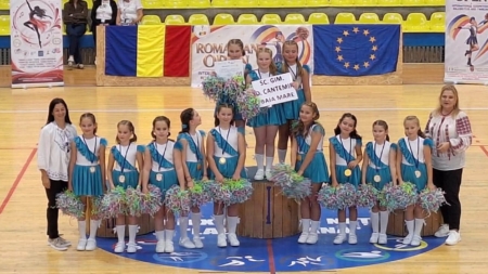 Două echipe ale Școlii „Dimitrie Cantemir” din Baia Mare, pe primul loc la „Romanian Open”, competiție internațională dedicată excelenței în majorete și twirling