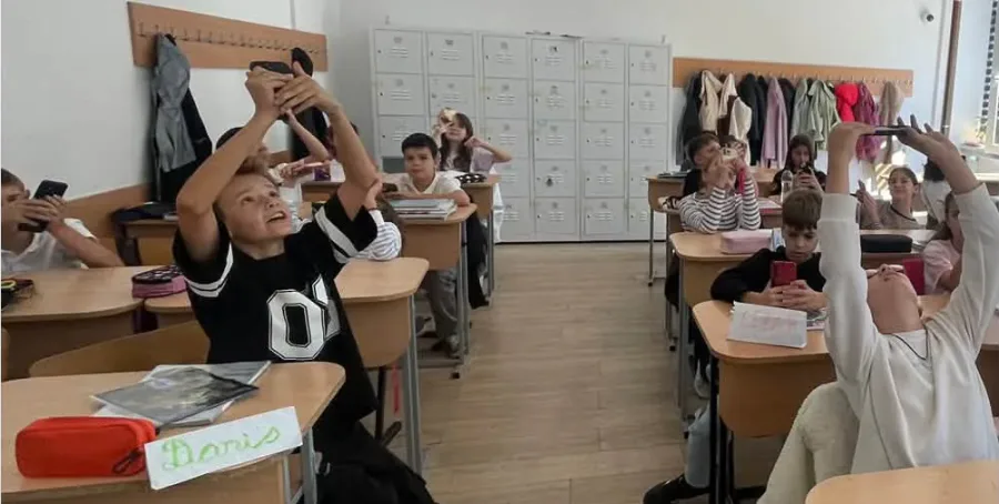 100 de ore de astronomie: O călătorie digitală prin Univers la Colegiul Național „Vasile Lucaciu” Baia Mare