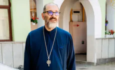 Părintele Constantin Necula, invitat de onoare la evenimentul aniversar al Liceului „Ioan Buteanu” din Șomcuta Mare