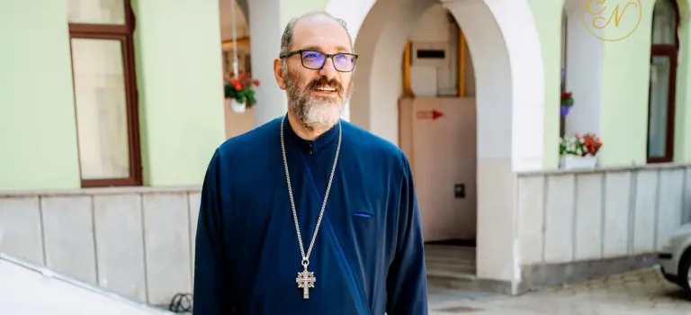 Părintele Constantin Necula, invitat de onoare la evenimentul aniversar al Liceului „Ioan Buteanu” din Șomcuta Mare
