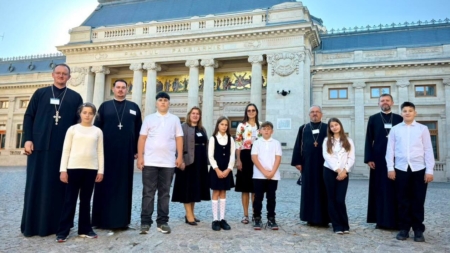 Șase instructori socio-educaționali din Episcopia Maramureșului și Sătmarului participă la festivitatea Concursului Național „Fair-play și comuniune. Familia prima mea echipă”