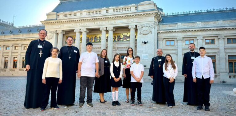 Șase instructori socio-educaționali din Episcopia Maramureșului și Sătmarului participă la festivitatea Concursului Național „Fair-play și comuniune. Familia prima mea echipă”