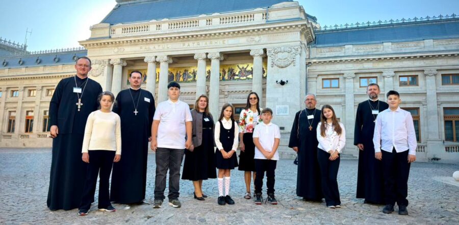 Șase instructori socio-educaționali din Episcopia Maramureșului și Sătmarului participă la festivitatea Concursului Național „Fair-play și comuniune. Familia prima mea echipă”