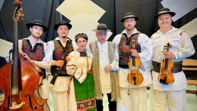 Ansamblul Folcloric Național „Transilvania”, alături de Grigore Leșe în emisiunea „Pe drumul lui Leșe”