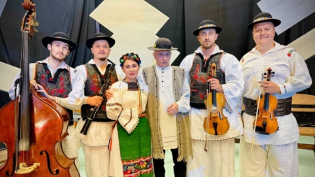 Ansamblul Folcloric Național „Transilvania”, alături de Grigore Leșe în emisiunea „Pe drumul lui Leșe”