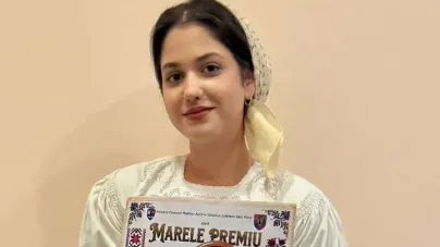 Bianca Suciu, elevă la Colegiul de Arte din Baia Mare, a câștigat Trofeul Festivalului „Rozmarin în colțul mesii”