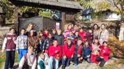Elevii de la Liceul Internațional Baia Mare au descoperit tradițiile satului maramureșean la Muzeul Satului din Baia Mare