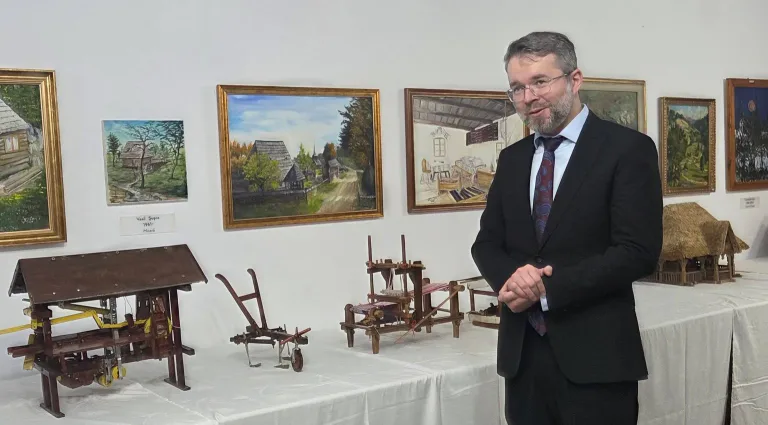Expoziție dedicată satului tradițional, organizată de dr. Ilie Vlad Lazu la Vișeu de Sus