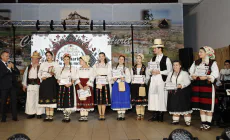 Trei tinere din Maramureș, pe podium la Festivalul de Folclor „Rozmarin în colțul mesii”
