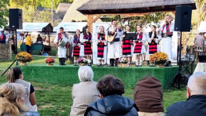 Târgul de Sfântul Dumitru a adus mii de vizitatori la Muzeul Satului din Baia Mare în acest weekend
