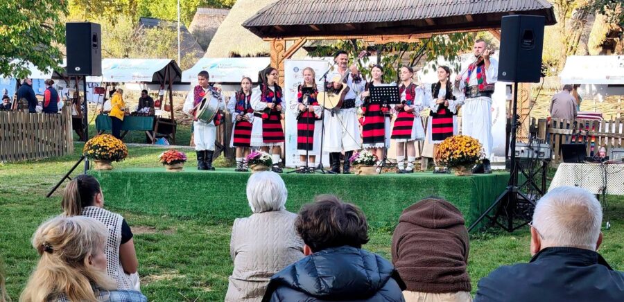 Târgul de Sfântul Dumitru a adus mii de vizitatori la Muzeul Satului din Baia Mare în acest weekend