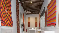 Scoarțe tradiționale din Maramureș, prezentate într-o expoziție la Madrid