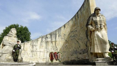 Băimărenii sunt invitați astăzi la ceremonia dedicată Zilei Armatei Române, care va include onoruri militare și defilarea gărzii de onoare