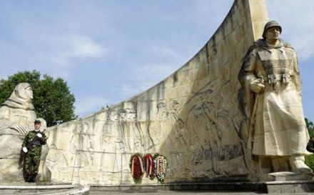 Băimărenii sunt invitați astăzi la ceremonia dedicată Zilei Armatei Române, care va include onoruri militare și defilarea gărzii de onoare