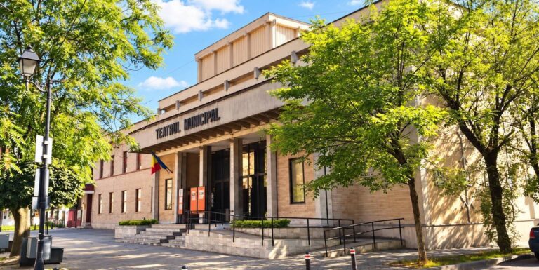 A fost semnat contractul pentru modernizarea Teatrului Municipal Baia Mare