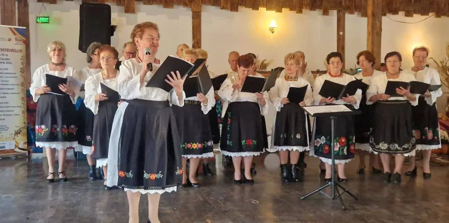 Corul CASPEV și grupul de dansuri al DAS Baia Mare au participat la Festivalul Seniorilor din Turda