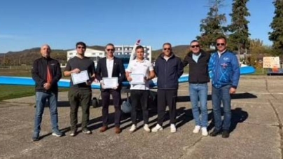 Trei pasionați de aviație au trecut cu succes examenul de pilot privat la Baia Mare