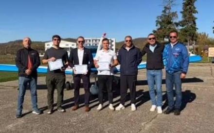 Trei pasionați de aviație au trecut cu succes examenul de pilot privat la Baia Mare
