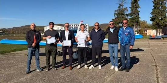 Trei pasionați de aviație au trecut cu succes examenul de pilot privat la Baia Mare