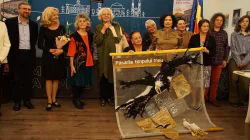 Asociația Culturală „Dinastia Artelor” și-a început povestea dintr-o carte ale cărei versuri au prins aripi dincolo de pagini