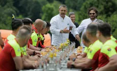 Concurenții MasterChef gătesc în Maramureș pentru oamenii care își riscă viața ca să-i salveze pe alții