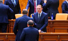 Guvernul Luca Niculescu a trecut de Parlament, după aproape șase luni de criză politică