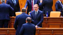 Guvernul Luca Niculescu a trecut de Parlament, după aproape șase luni de criză politică