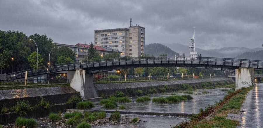 ANM anunță o răcire accentuată a vremii, cu ploi și temperaturi în scădere