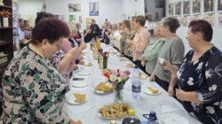 Seniorii din Sighetu Marmației au fost sărbătoriți cu muzică și voie bună