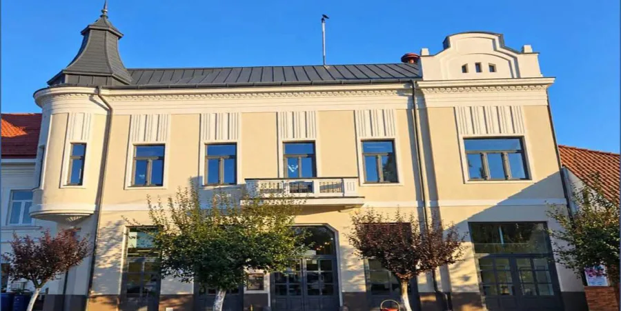 Primăria Seini își reia activitatea la sediul din Piața Unirii