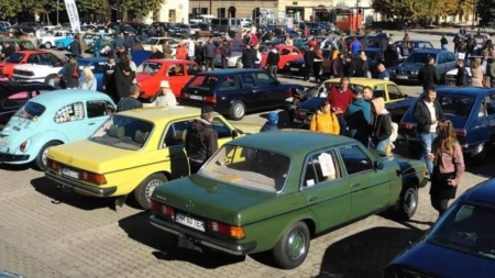 Automobilele de altădată revin în Baia Mare la Retro Parada Toamnei