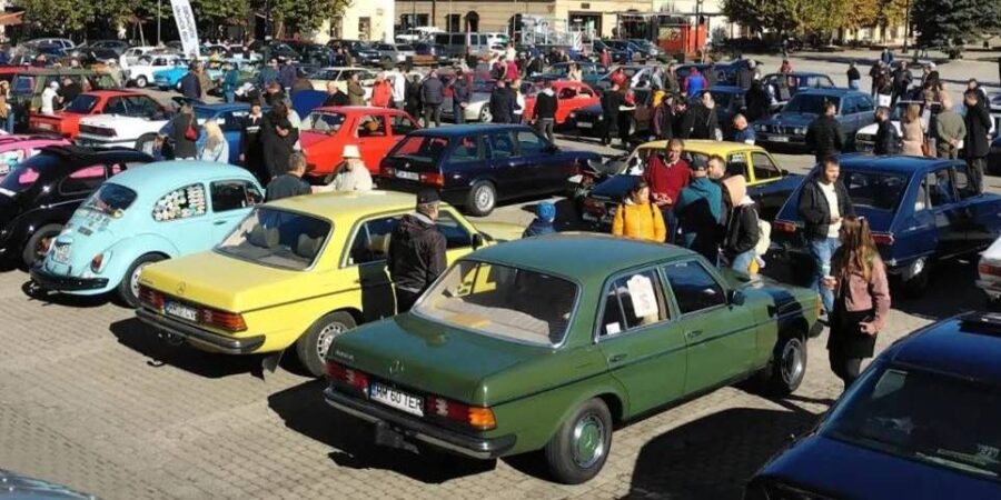 Automobilele de altădată revin în Baia Mare la Retro Parada Toamnei