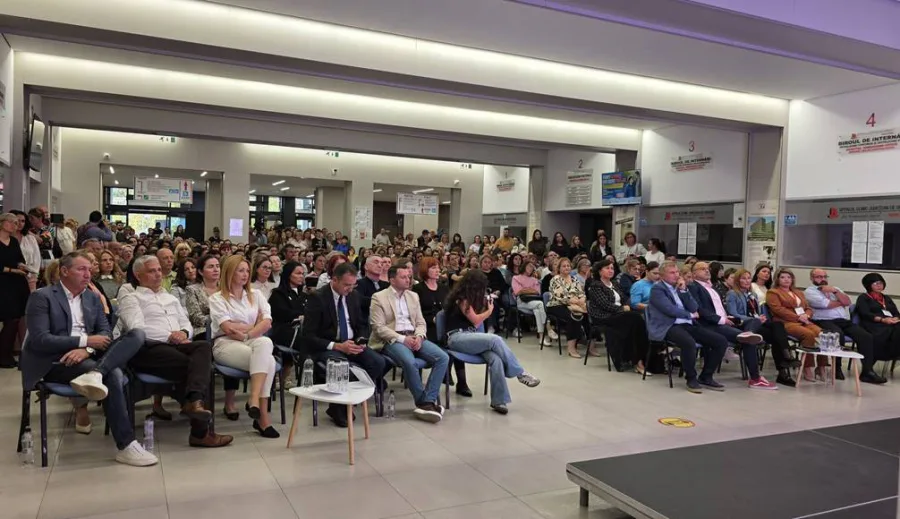 Interes ridicat la Baia Mare pentru cursul „Părinți informați. Adolescenți protejați”