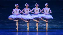 Magia baletului clasic ajunge la Baia Mare cu celebra poveste „Lacul Lebedelor”