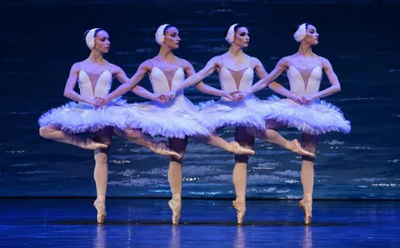 Magia baletului clasic ajunge la Baia Mare cu celebra poveste „Lacul Lebedelor”