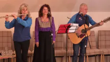 Muzică folk, poezie și emoție la Centrul CASPEV din Baia Mare, într-un spectacol dedicat seniorilor