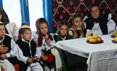 „Învață și du mai departe”: Simpozion dedicat copiilor la casa lu’ Victoru’ Știrbuțului din Călinești
