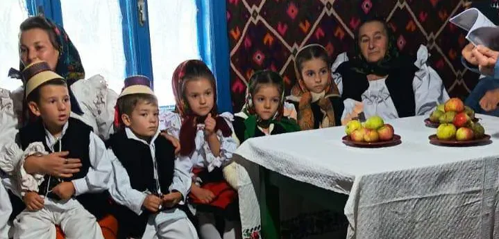 „Învață și du mai departe”: Simpozion dedicat copiilor la casa lu’ Victoru’ Știrbuțului din Călinești