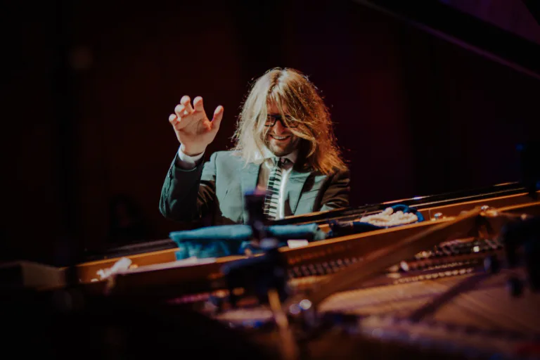 Pianistul și compozitorul polonez Leszek Możdżer, cap de afiș la cea de-a opta ediție One Jazz Festival din Baia Mare