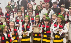 Ansamblu Folcloric „Berbeștenii” a cucerit marele trofeu al Festivalului Național-Concurs „De la Ronișoara-n jos”