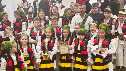 Ansamblu Folcloric „Berbeștenii” a cucerit marele trofeu al Festivalului Național-Concurs „De la Ronișoara-n jos”