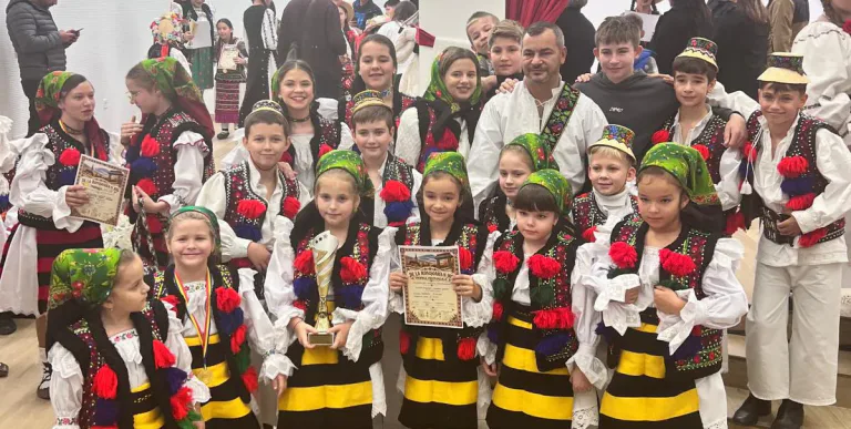 Ansamblu Folcloric „Berbeștenii” a cucerit marele trofeu al Festivalului Național-Concurs „De la Ronișoara-n jos”