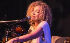 Artista canadiană Lenka Lichtenberg, în concert la Sighetu Marmației