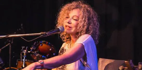 Artista canadiană Lenka Lichtenberg, în concert la Sighetu Marmației